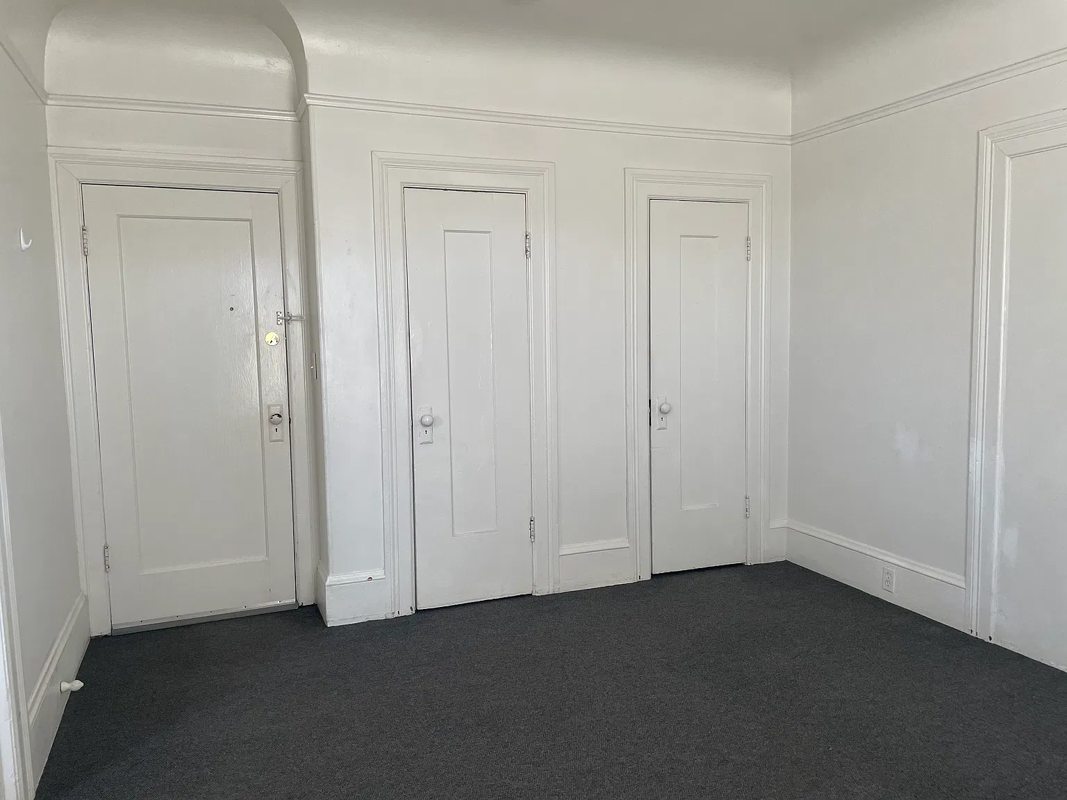 Studio, 290 sqft, $1,050 — Photo 3