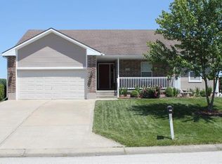 701 SW Longhorn Dr, Oak Grove, MO 64075