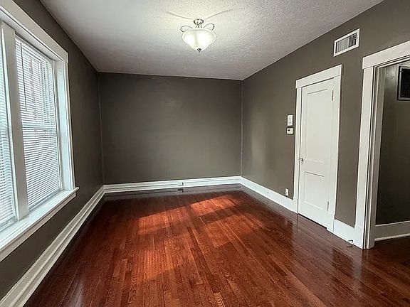 4th image of 2626 Dewey Ave #6
