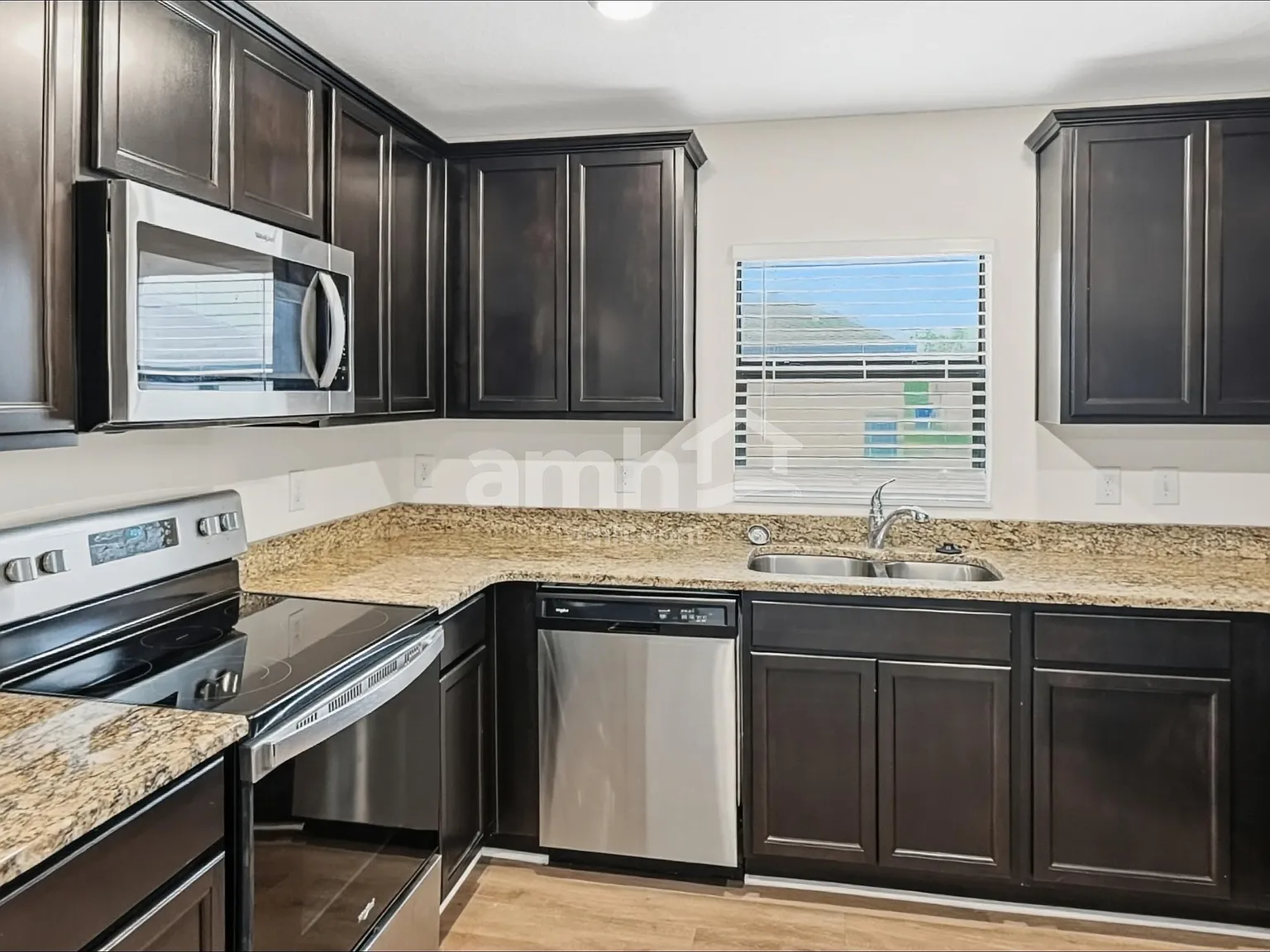 3 bed, 2.0 bath, 1629 sqft, $2,090 — Photo 4