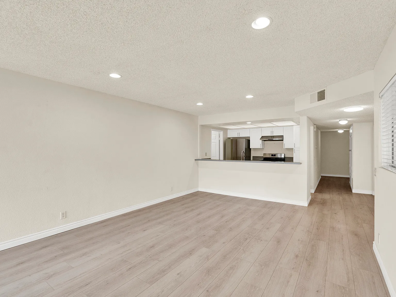 2 bed, 1126 sqft, $2,580 — Photo 3