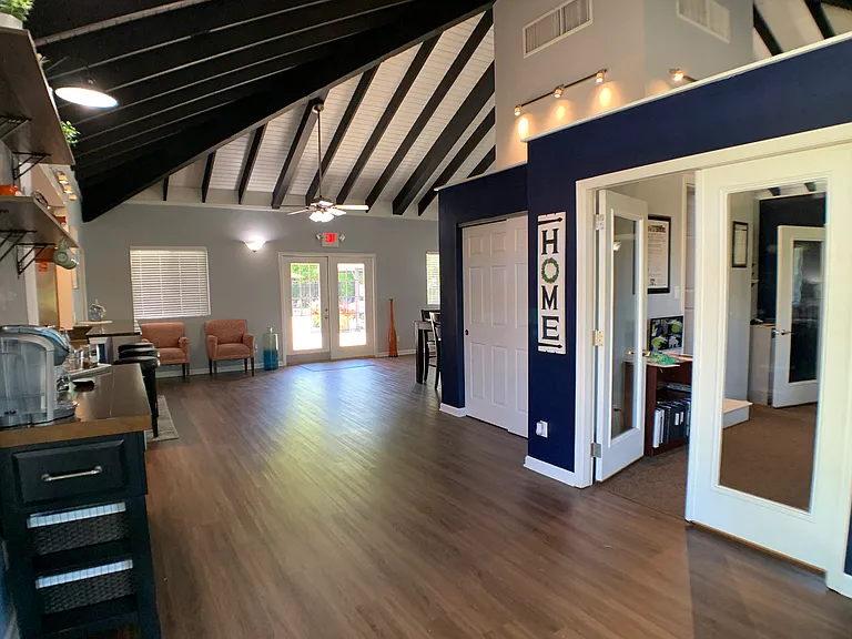 Fox Run Apartments — Photo 6