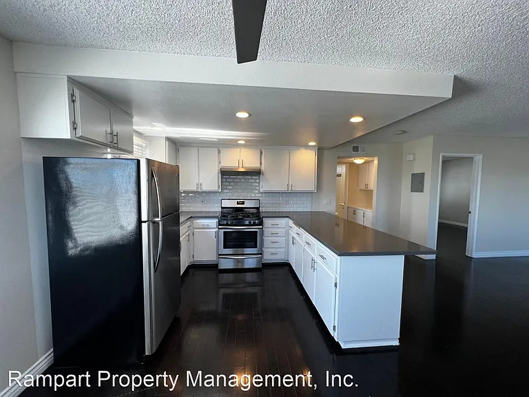 981 Everett St #5 — Photo 7