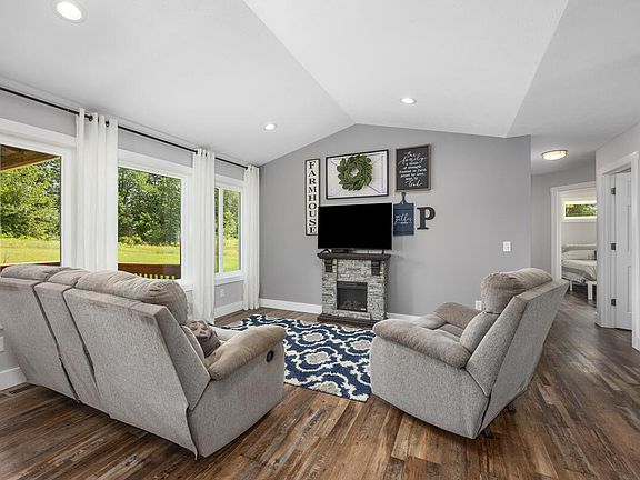 5th image of 5242 N Point Dr