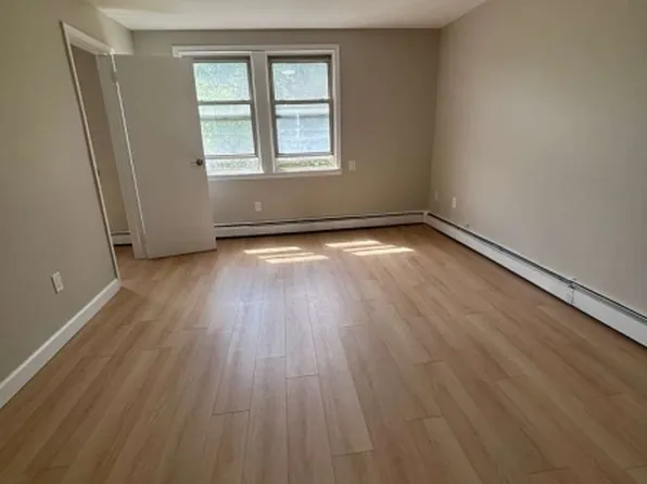 22 Somme St, Newark, NJ 07105