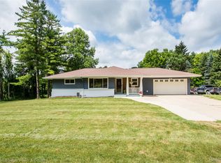 2992 Old Plank Rd, Milford, MI 48381