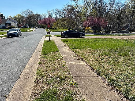 3rd image of 1100 Linda Rd