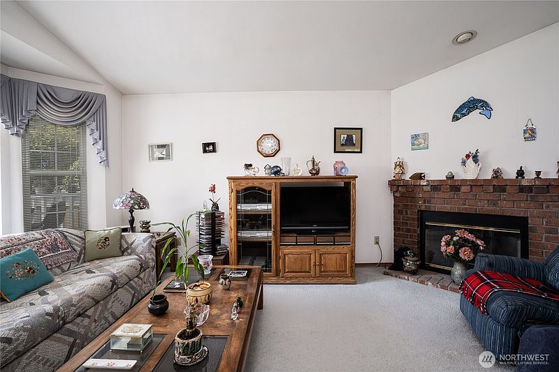 5th image of 511 6th Street NW