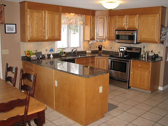 Granite counters and ss appliances