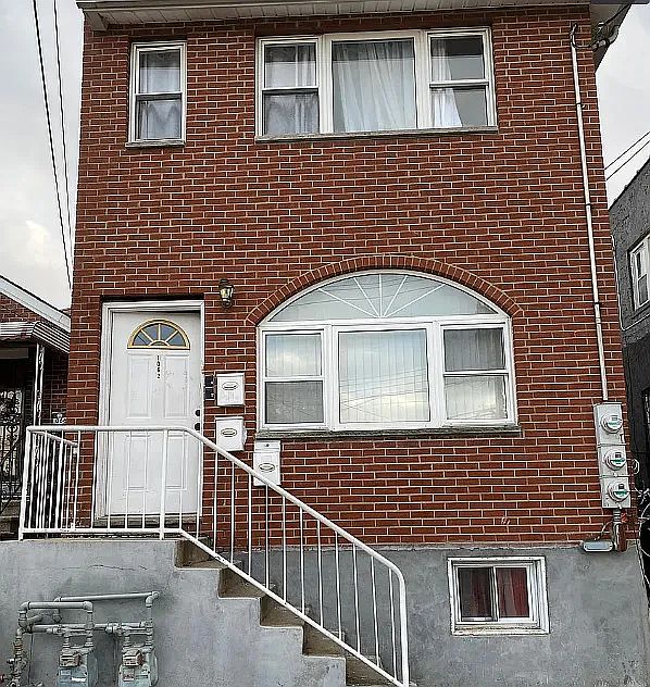1st image of 1062 Arnow Ave Floor 2