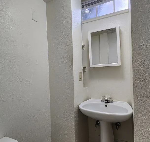 540 Beverly Ave — Photo 23