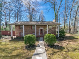 2 Beechwood Cir, Johnson City, TN 37604