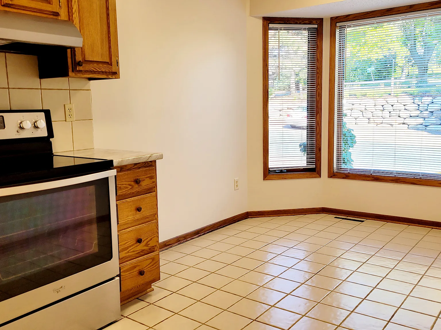 2 bed, 1400 sqft, $2,100 — Photo 4