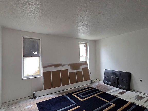 3rd image of 944 Carteret Ave
