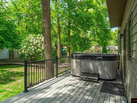 5th image of 1060 Sarah Cir