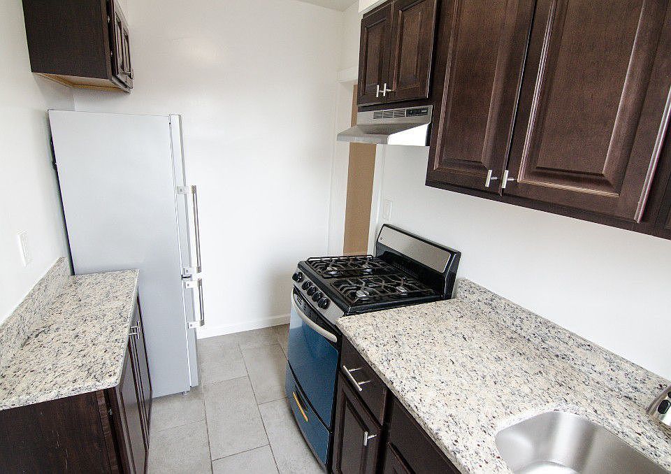 2nd image of 4707 39th St APT 8A