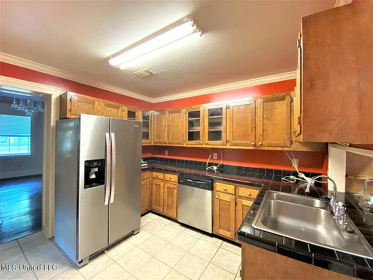 275 W Chulahoma Ave — Photo 4