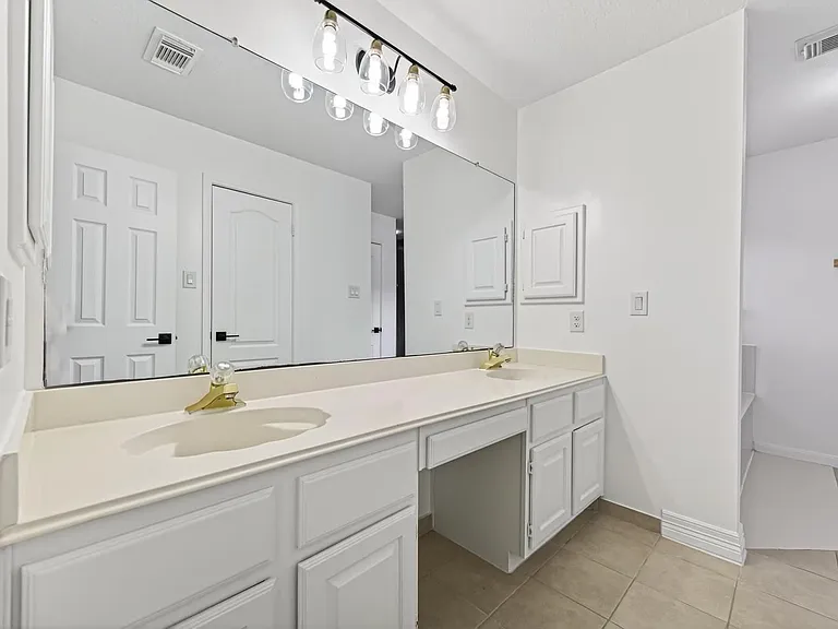 2431 Parkwood Ln — Photo 23
