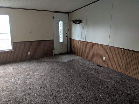2nd image of 418 Blaine St