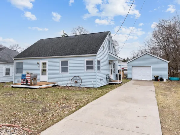 16 W Pine St, Fremont, MI 49412