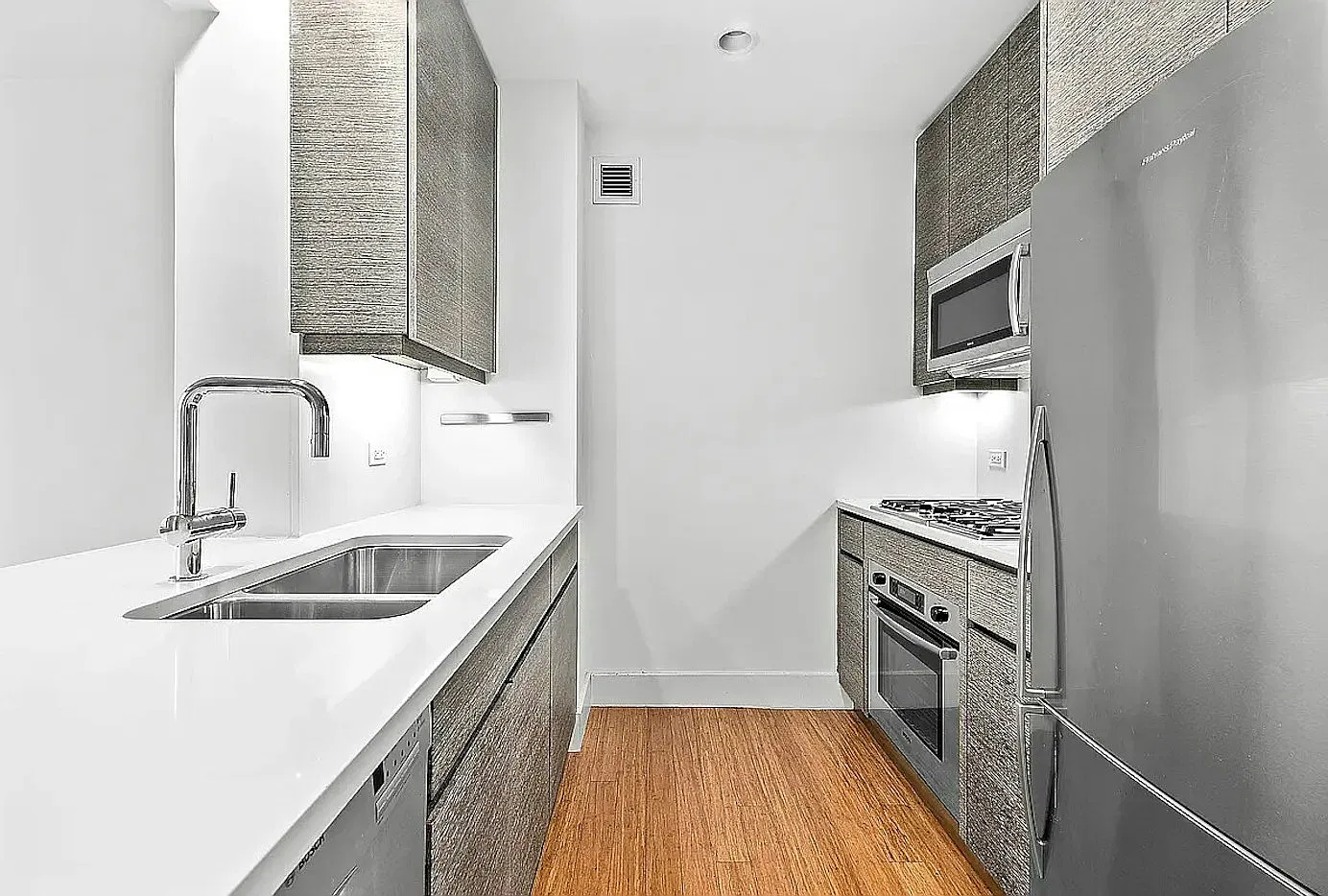 305 West 16th Street — Photo 3