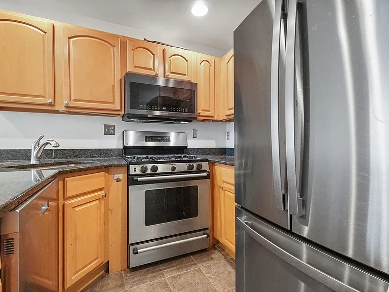 84 Adams St #5C — Photo 5
