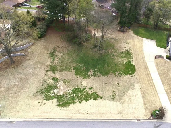 803 Acadian Blvd, Dyersburg, TN 38024