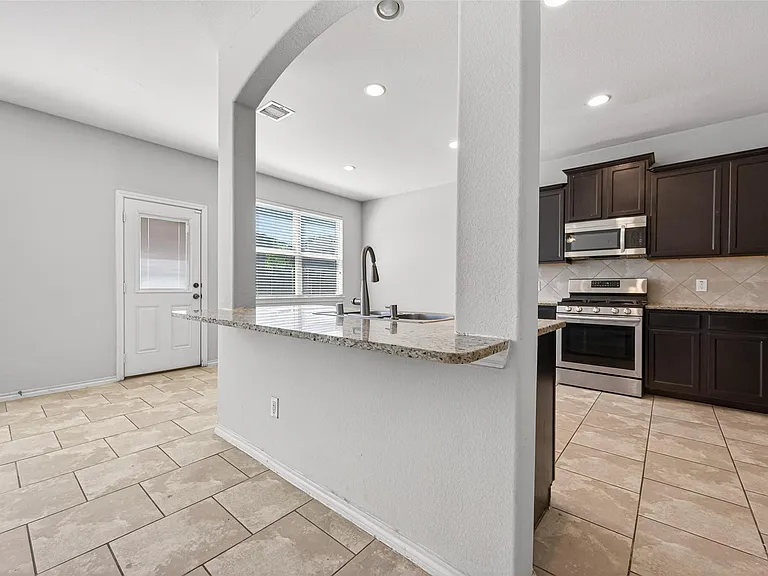 1326 Seagler Pond Ln — Photo 15