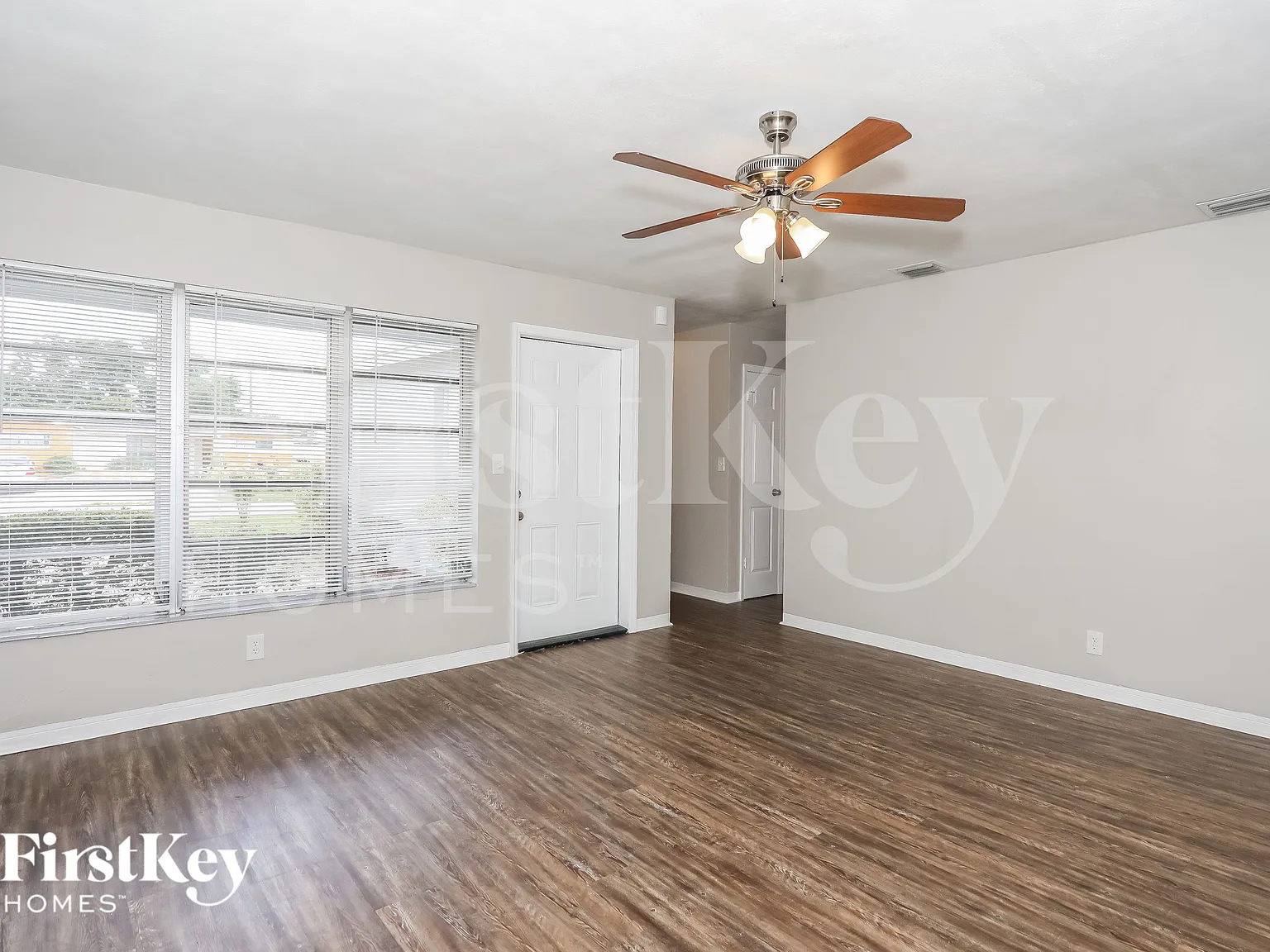 3 bed, 2.0 bath, 1189 sqft, $2,635 — Photo 2