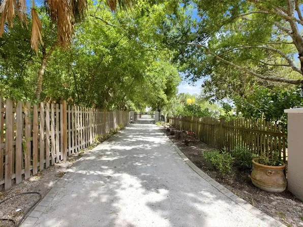 500 Suffolk Cir, Nokomis, FL 34275