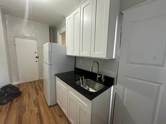 3rd image of 232 Meserole St APT 8