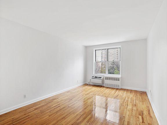 2nd image of 401 W 56th St #*4c