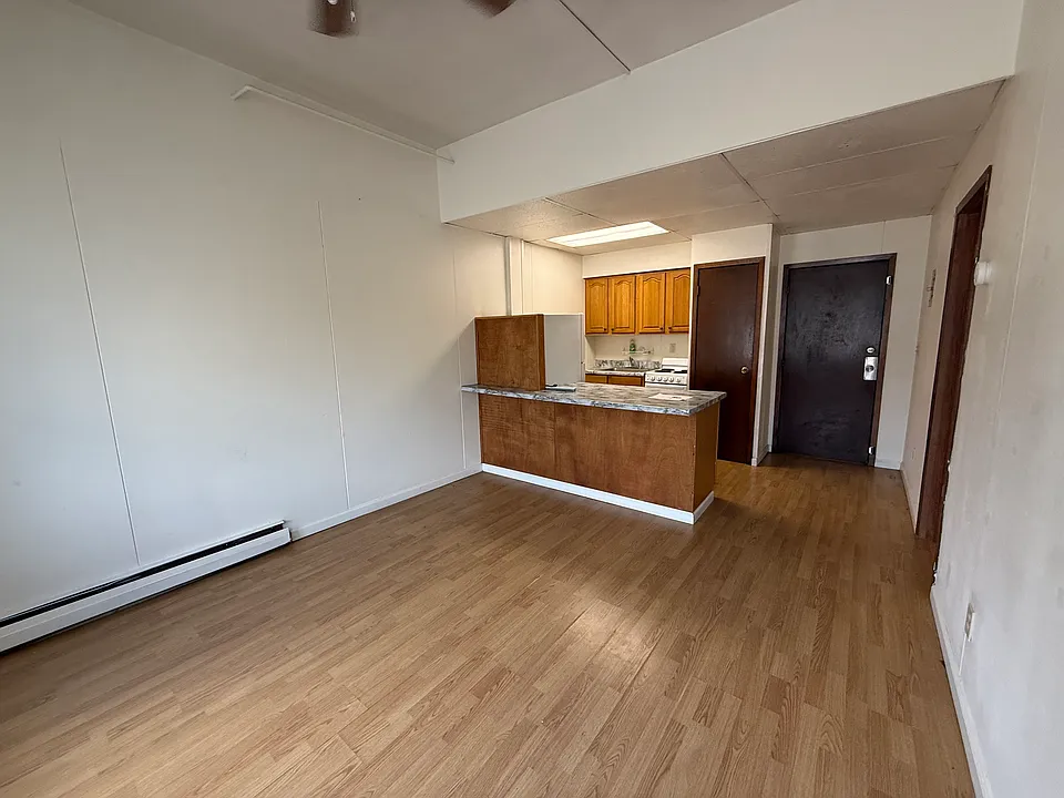 121 State St N #4