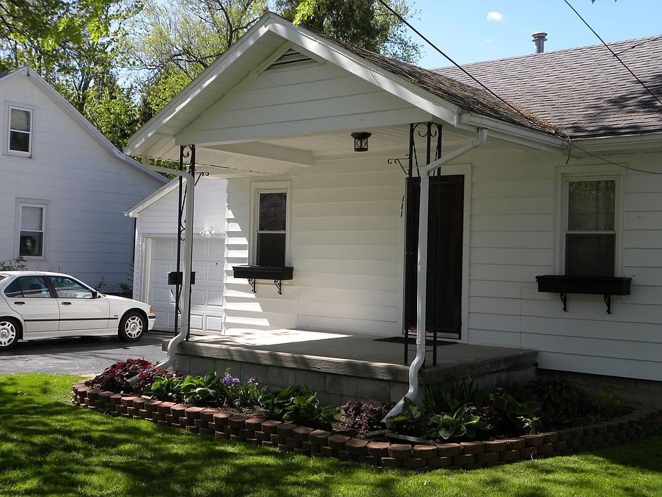 1st image of 111 Silver Maple Dr