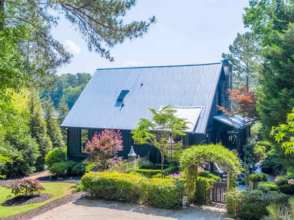 1161 White Oak Dr, White Plains, GA 30678