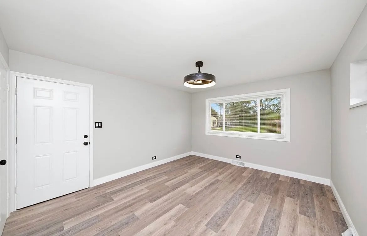 3 bed, 958 sqft, $1,800 — Photo 4