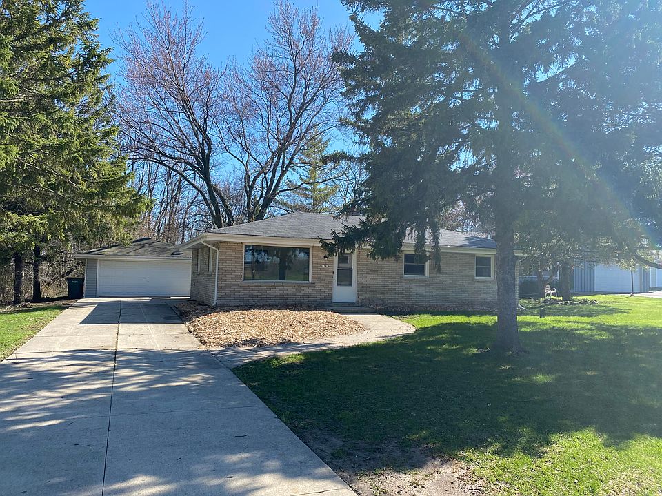 1st image of 2341 W Rawson Ave