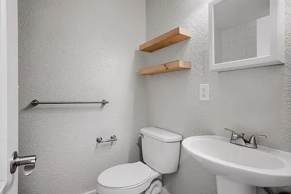 1725 E 35th Ave — Photo 13
