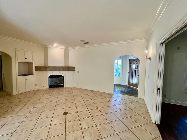 393 Rudolph Dr — Photo 9