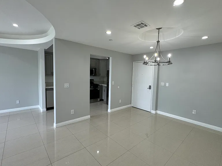 12222 Moorpark St #206 — Photo 16