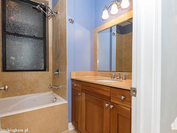 5th image of 850 W Buckingham Pl #622