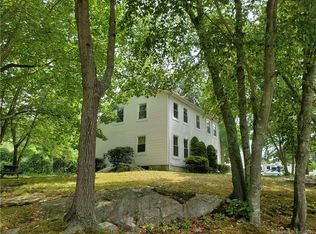 130 Cove View Rd, New London, CT 06320