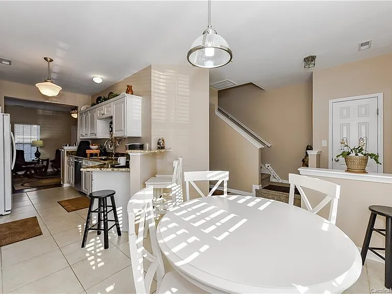 2151 Lake Breeze Ln — Photo 6