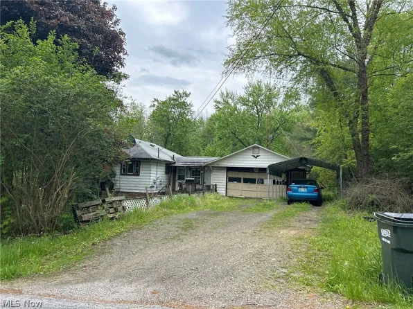 6604 Mapleton St SE, East Canton, OH 44730