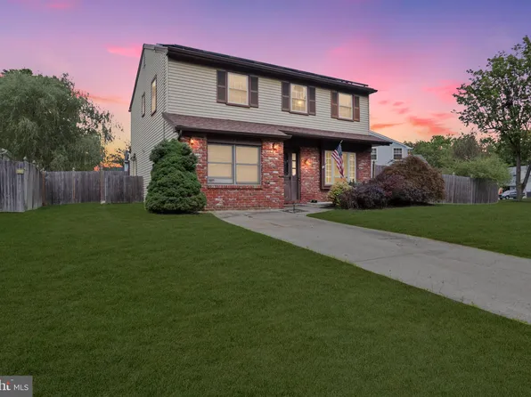 120 Thornwood Dr, Marlton, NJ 08053