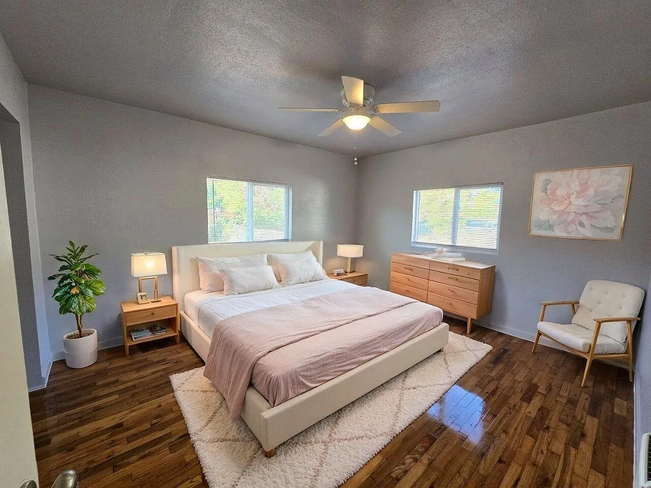 3 bed, 1.0 bath, 1056 sqft, $1,700 — Photo 4