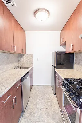 Rented by Bond New York | media 26