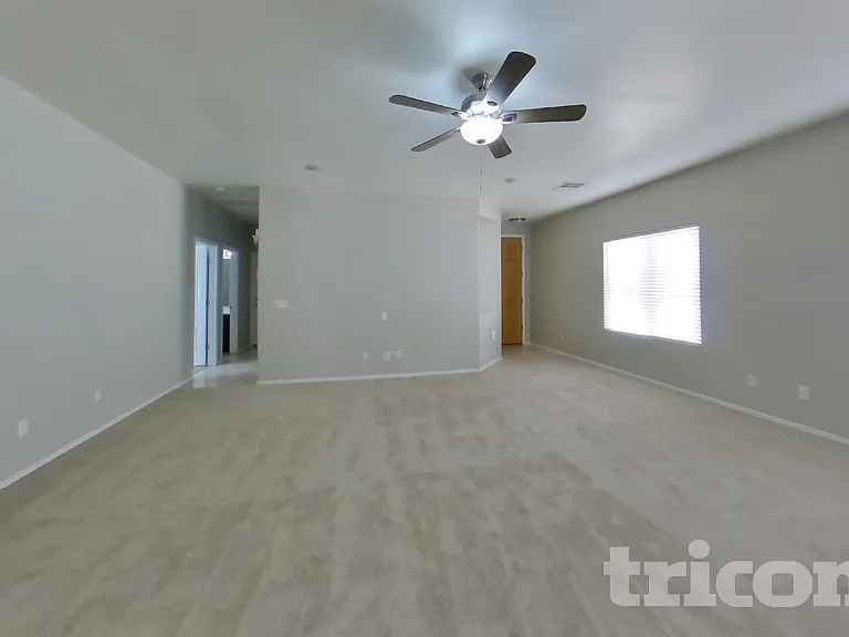 1154 E Canyon Trl — Photo 2