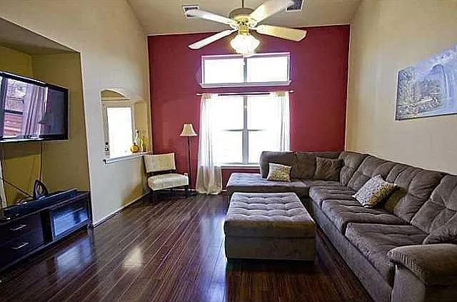 3 bed, 2.5 bath, 1422 sqft, $1,895 — Photo 3