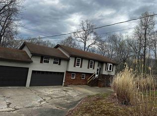 54 Hubbards Hts, Huntington, WV 25704